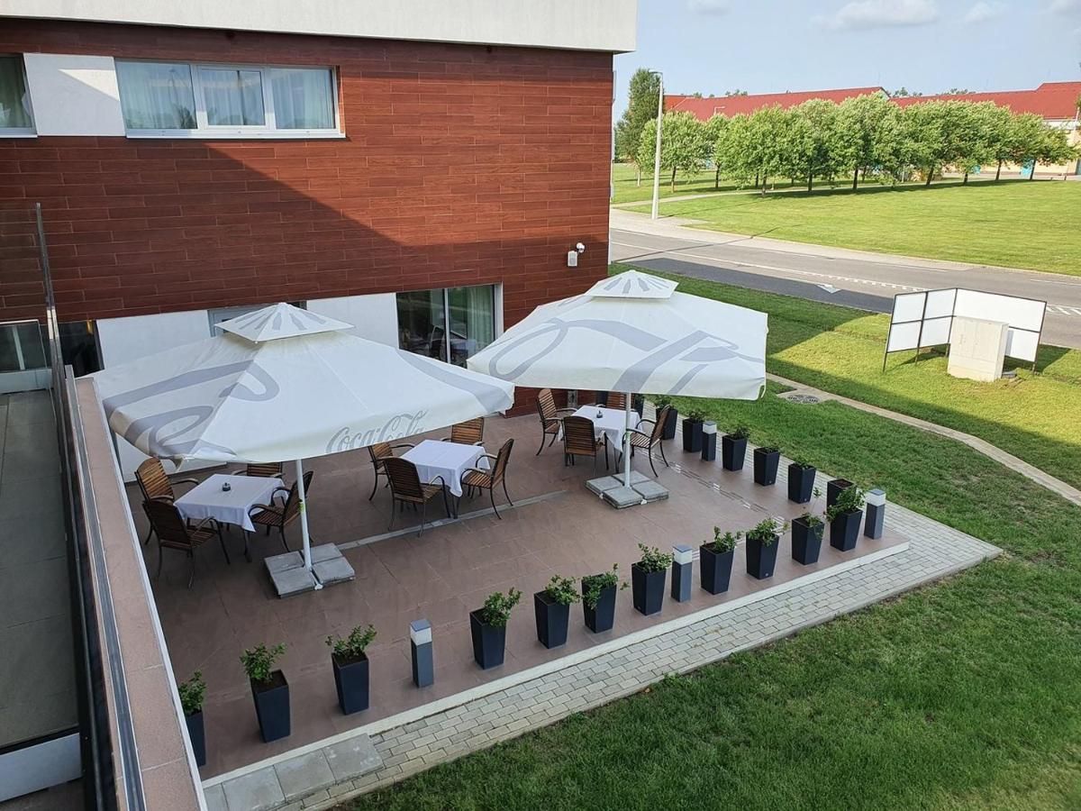 Outlet Hotel Polgár Exteriér fotografie