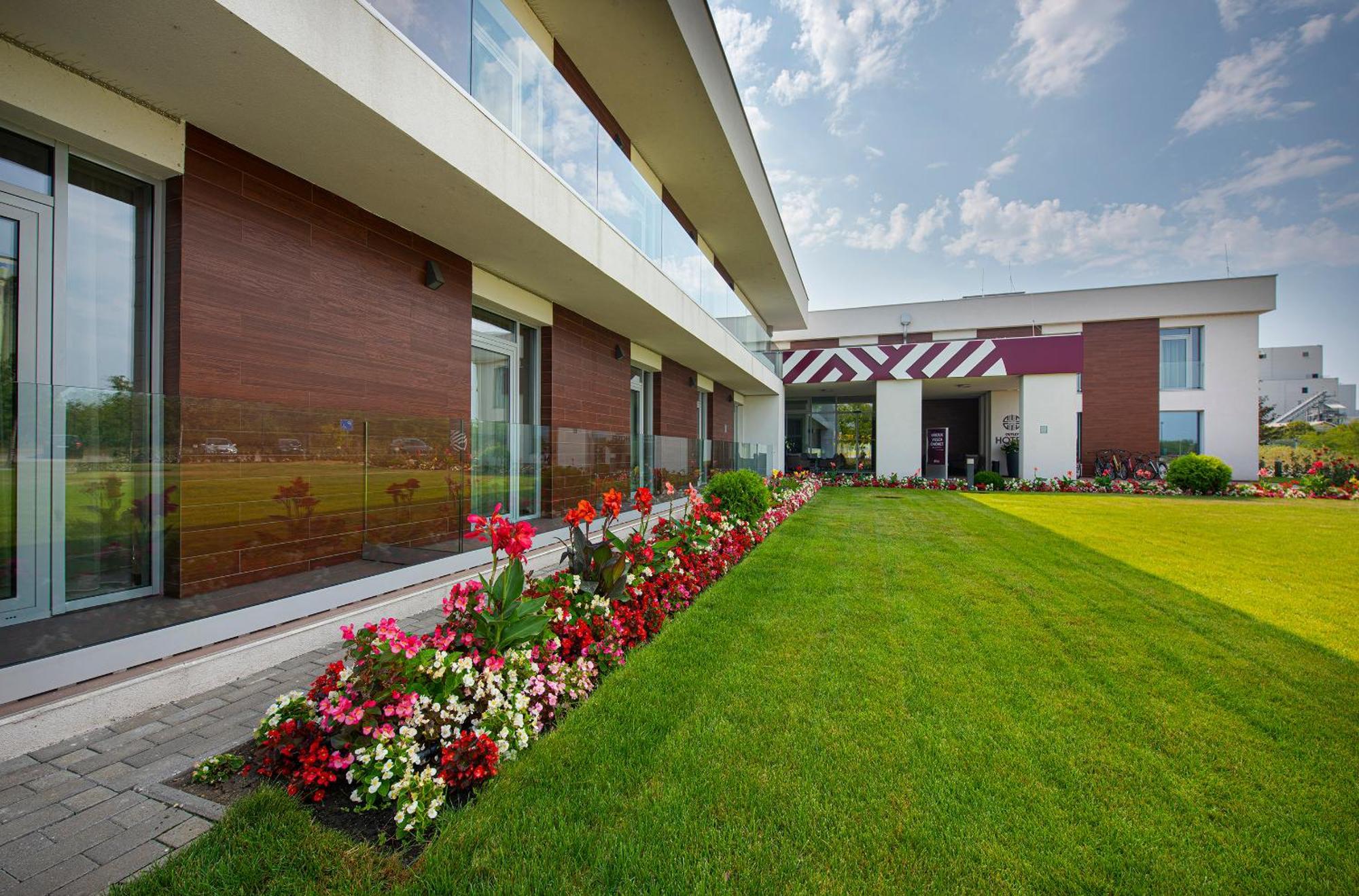 Outlet Hotel Polgár Exteriér fotografie