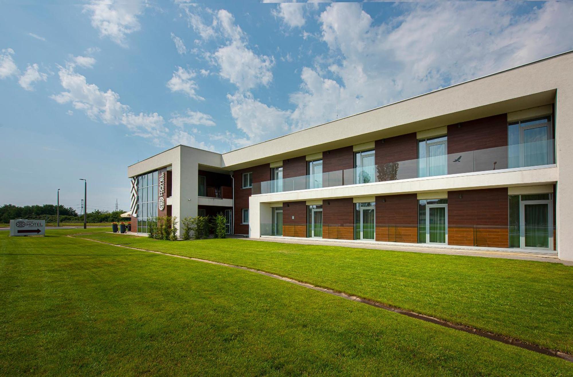 Outlet Hotel Polgár Exteriér fotografie